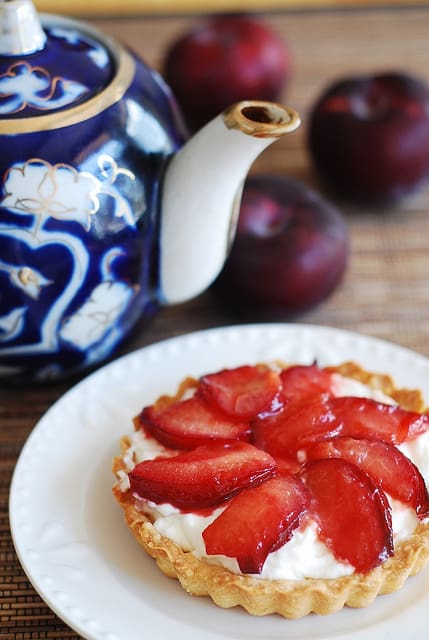 Plum tartlets, tartelettes with plums, sugar, goat cheese, whipped cream