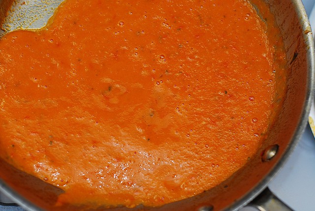 blending tomato sauce