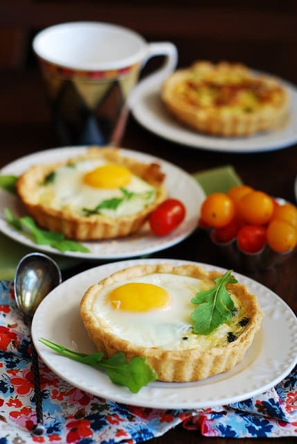 Baked egg cups with spinach, cheese, and bacon recipe, tarts, tartlets, mini-pies