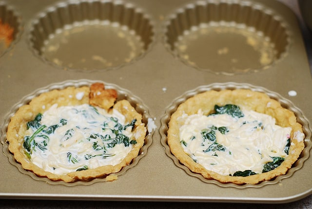 tart shells with spinach mixture