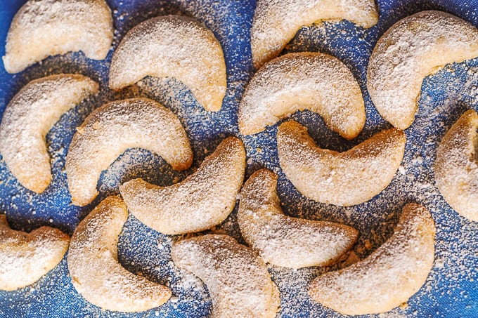 almond crescent cookies