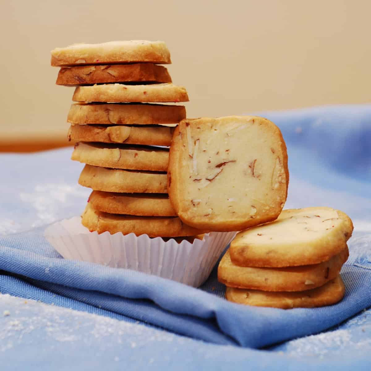 Almond Shortbread Cookies with Amaretto.