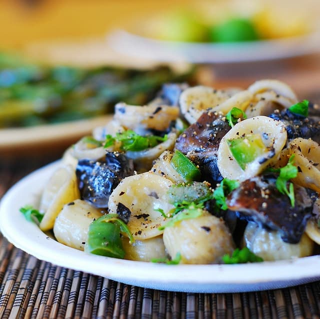 Quick pasta with portobello mushrooms and green bell peppers