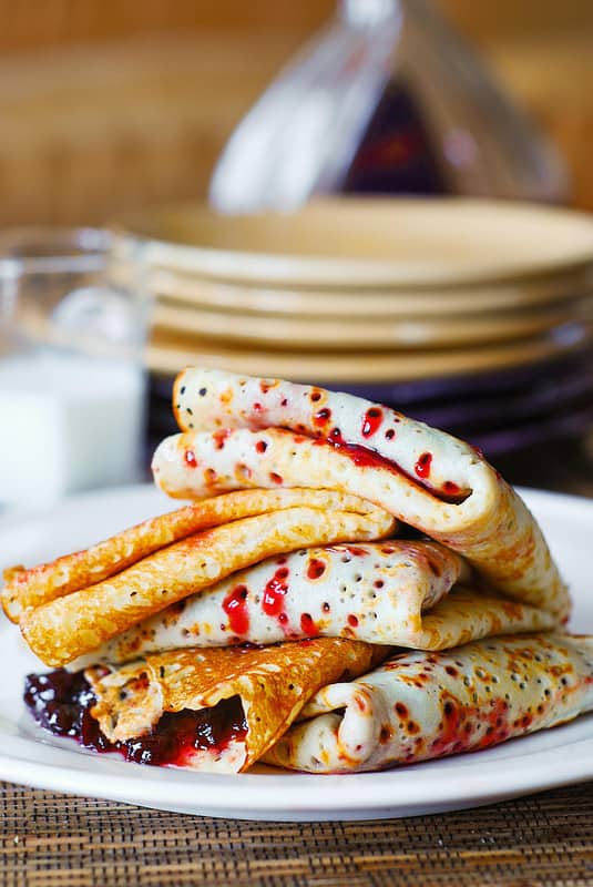 Easy crepes with jam or fruit preserves