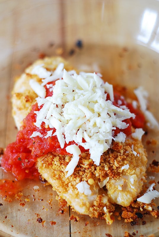 top chicken with shredded Mozzarella cheese (step-by-step photos)