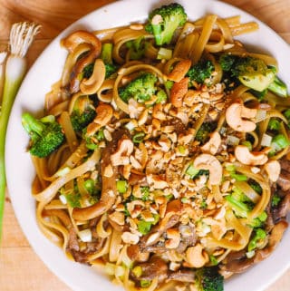 asian pasta with broccoli and mushrooms