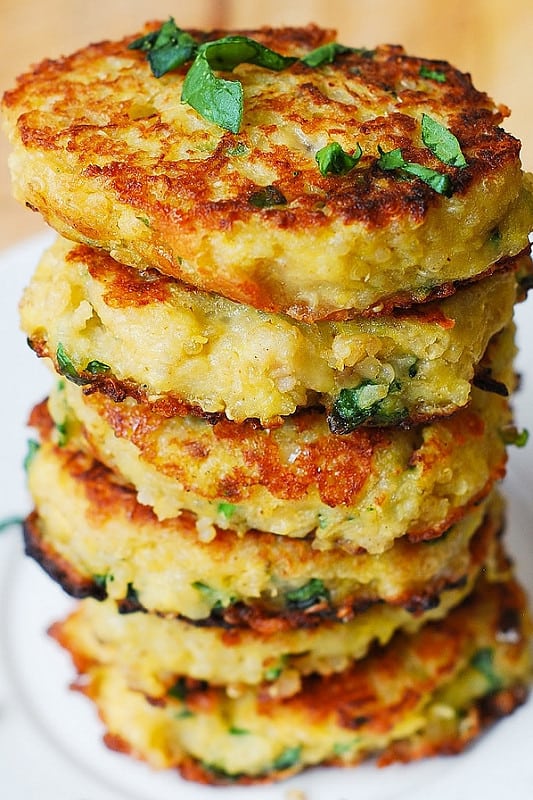 how to make fritters, cheese fritters, cooking spaghetti squash, best way to cook spaghetti squash, spinach fritters, quinoa fritters, spaghetti squash cakes, quinoa cakes