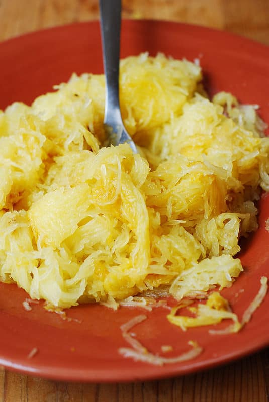 how to roast spaghetti squash, how to cook spaghetti squash in the oven