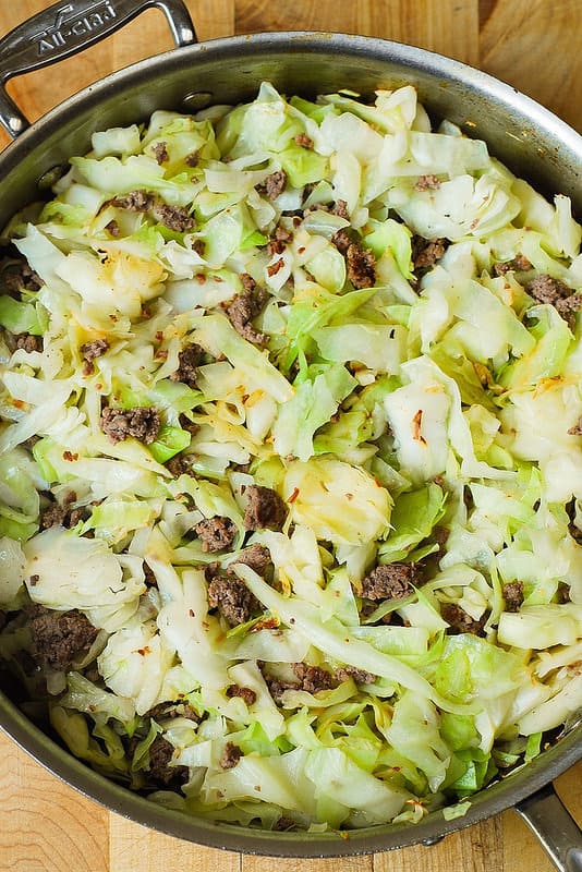 cook beef and then add chopped cabbage (step-by-step photos_