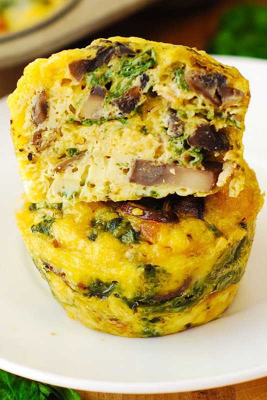 breakfast egg muffins with spinach and mushrooms