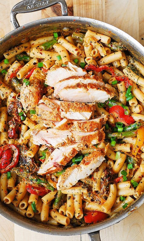 Creamy Chicken and Vegetable Pasta with Bell Peppers, Asparagus, and Sun-Dried Tomatoes
