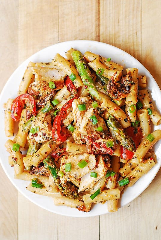 Creamy Chicken and Vegetable Pasta with Bell Peppers, Asparagus, and Sun-Dried Tomatoes
