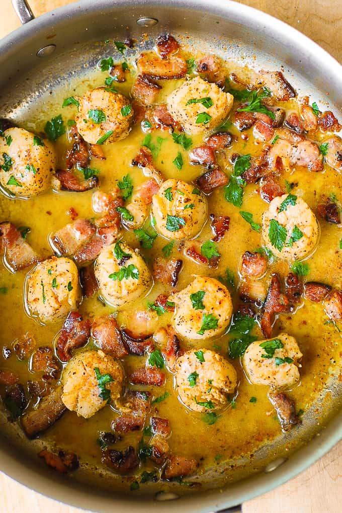 Pan-seared Scallops with Bacon in Lemon Butter Sauce in a large skillet