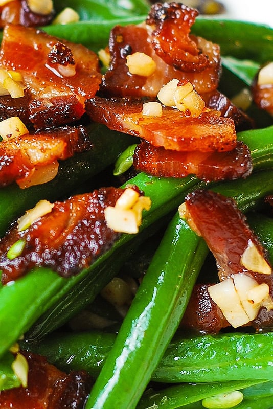 Garlic and Bacon Green Beans (close-up)